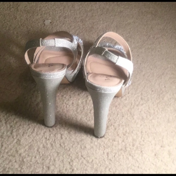 Heels - Picture 3 of 3